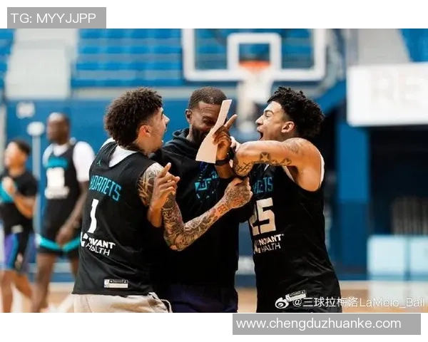 开拓者与夏洛特黄蜂的激烈对决展现篮球魅力与团队精神的巅峰较量